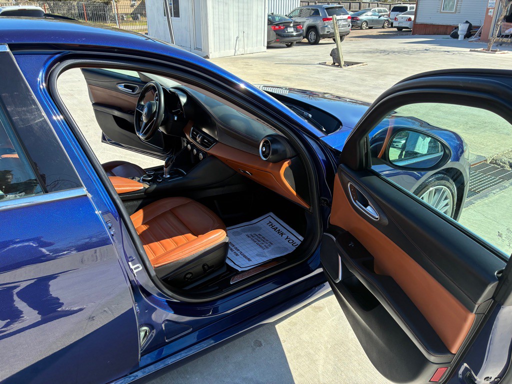 2019 Alfa Romeo Giulia Image 9