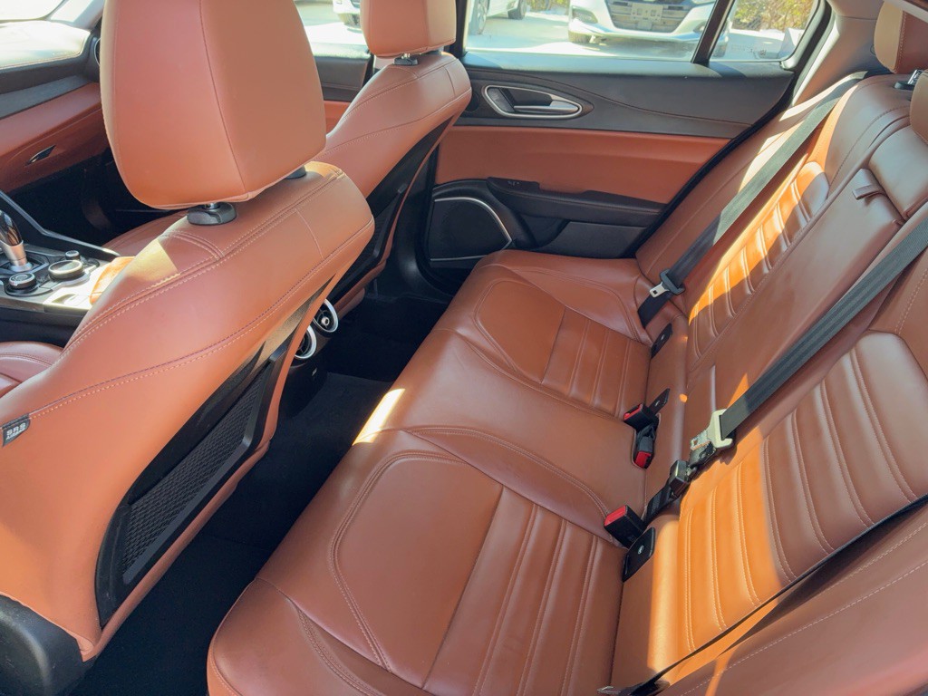 2019 Alfa Romeo Giulia Image 12