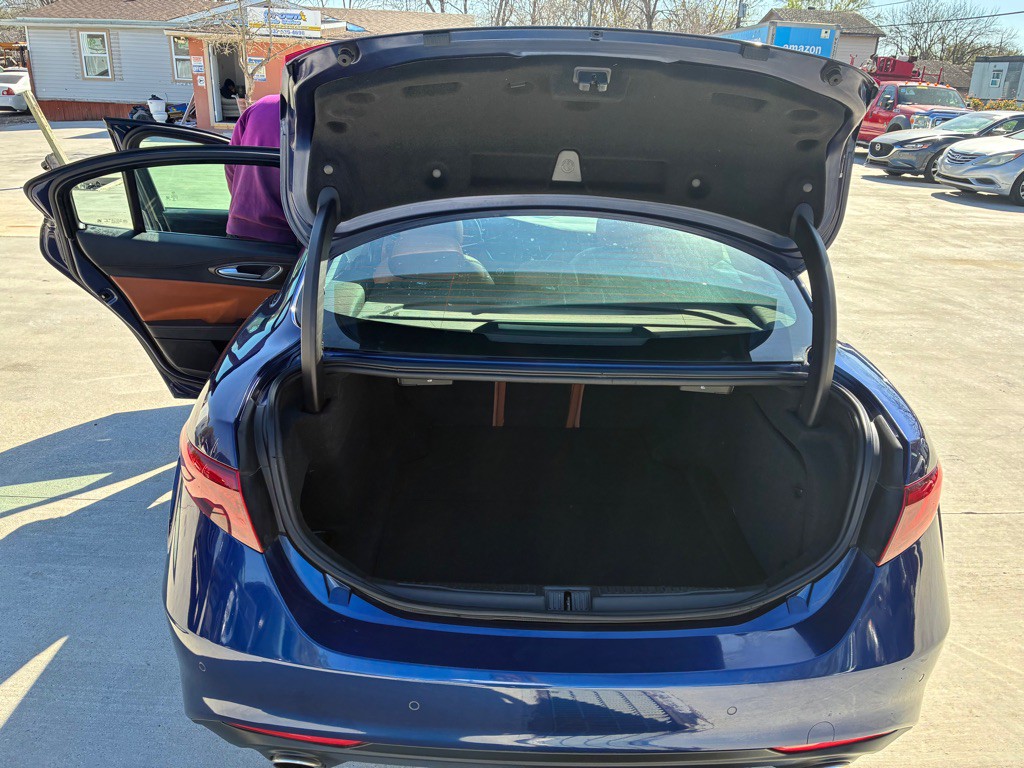 2019 Alfa Romeo Giulia Image 17