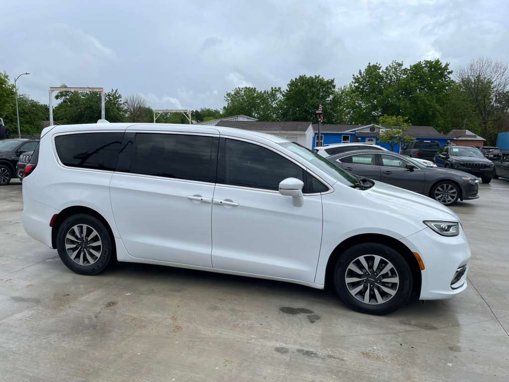 2022 Chrysler Pacifica Image 4