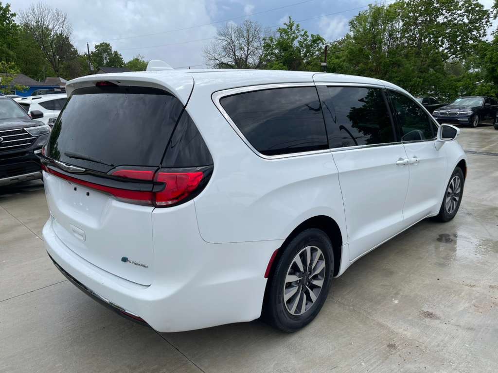 2022 Chrysler Pacifica Image 5