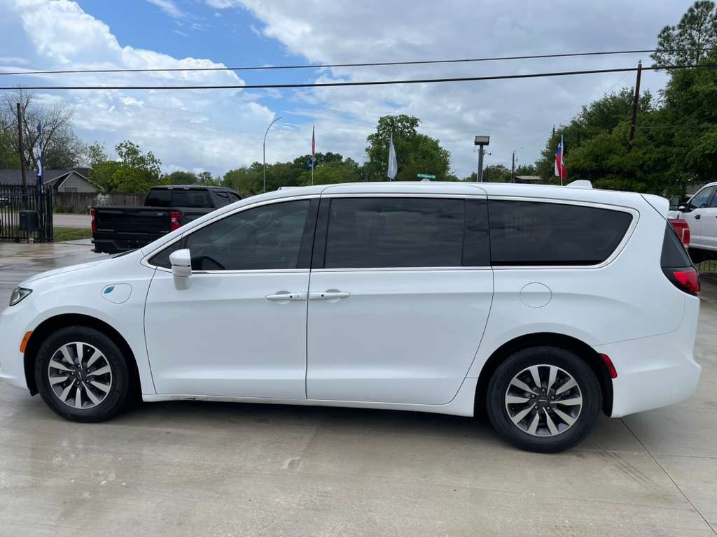 2022 Chrysler Pacifica Image 8
