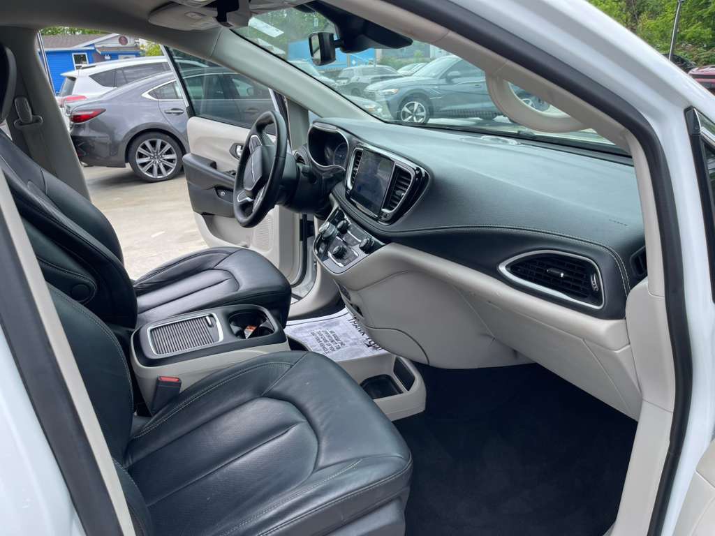 2022 Chrysler Pacifica Image 10