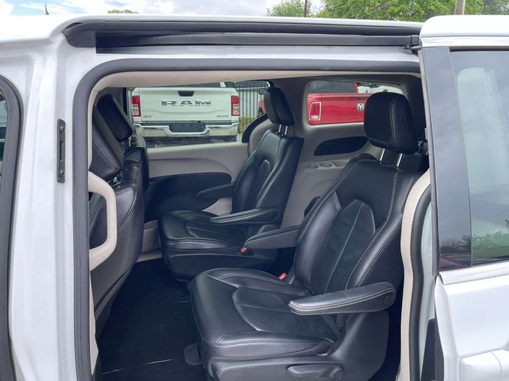 2022 Chrysler Pacifica Image 11