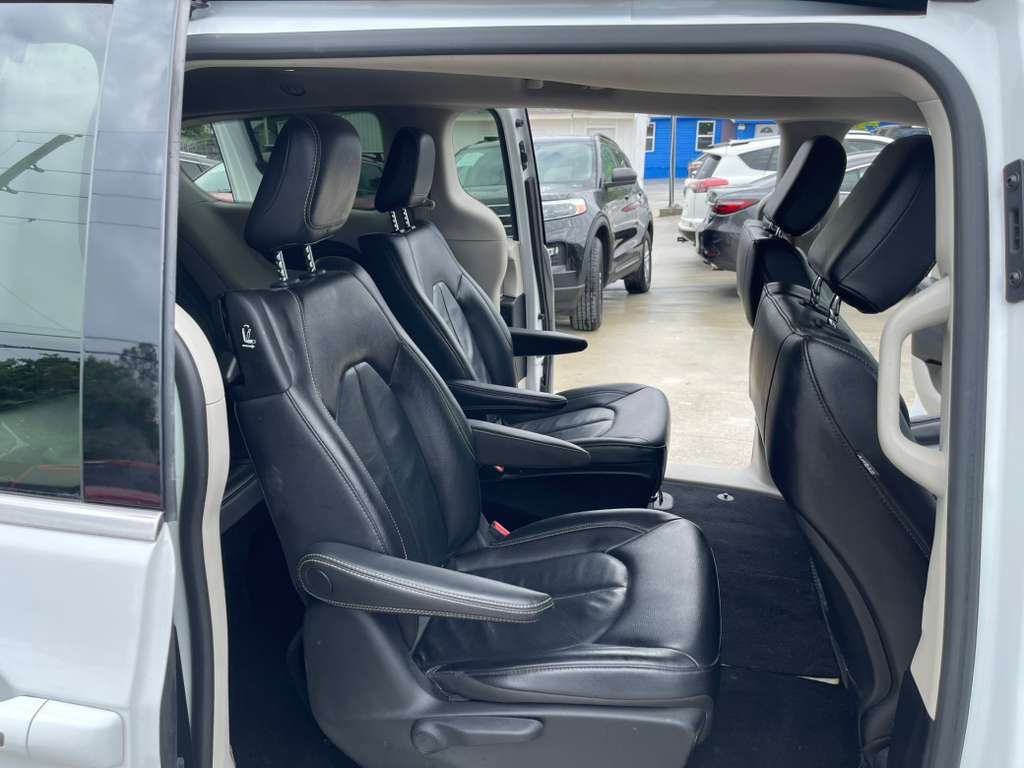 2022 Chrysler Pacifica Image 12