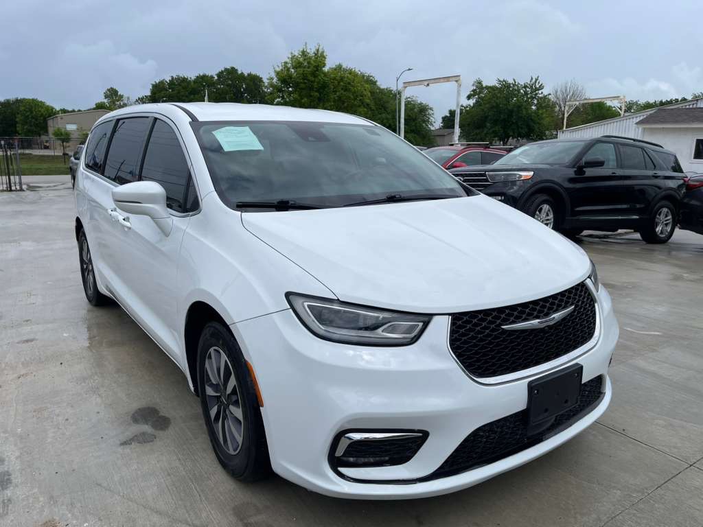 2022 Chrysler Pacifica Image 2