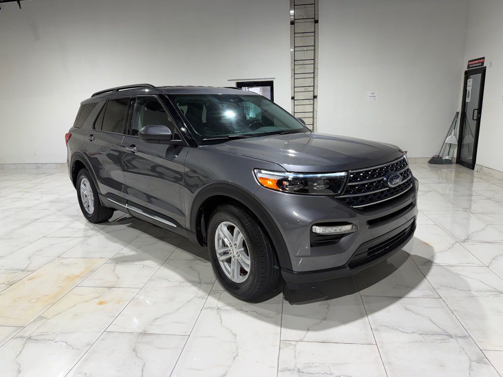 2021 Ford Explorer Image 2