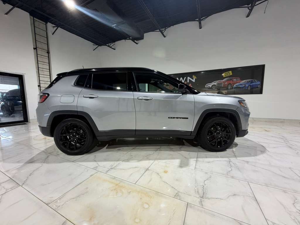 2022 Jeep Compass Image 8