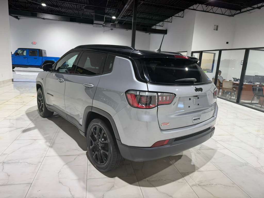 2022 Jeep Compass Image 11