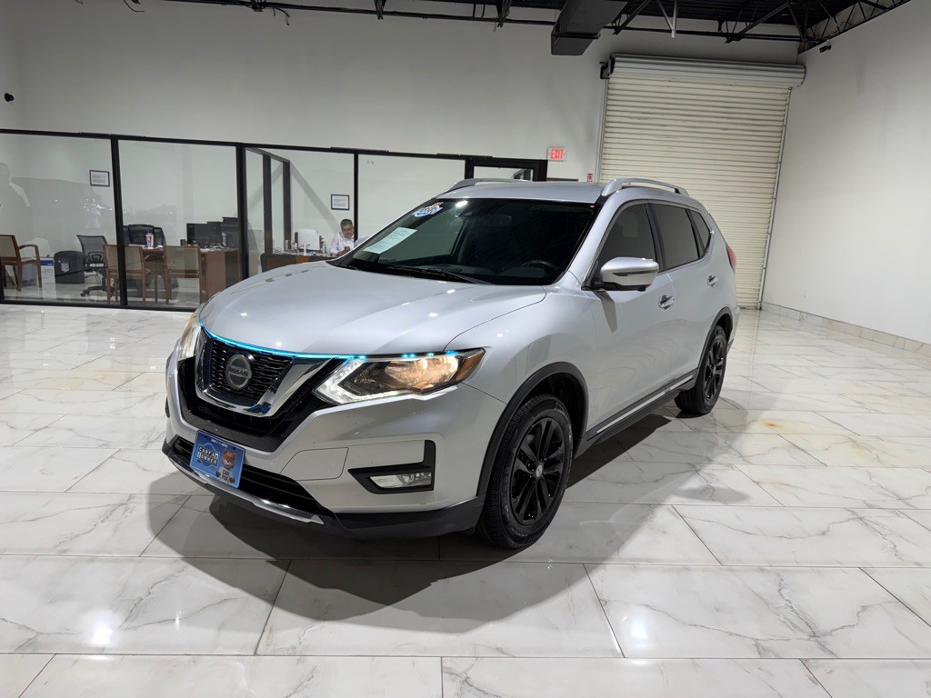 2019 Nissan Rogue Image 1