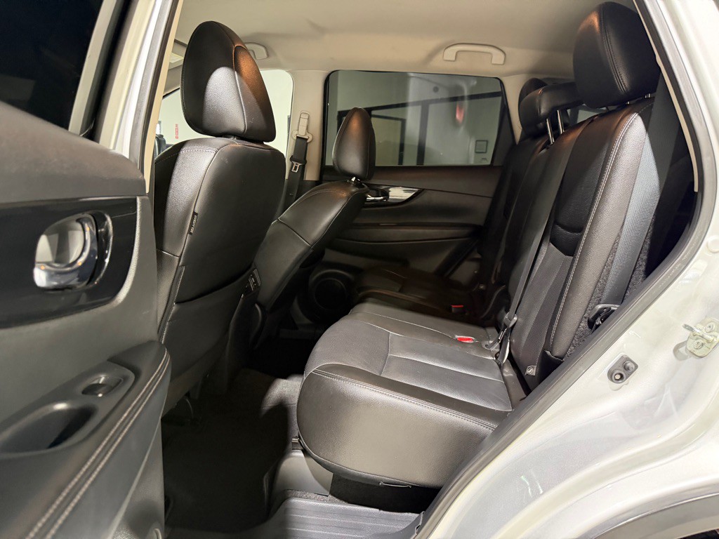2019 Nissan Rogue Image 15