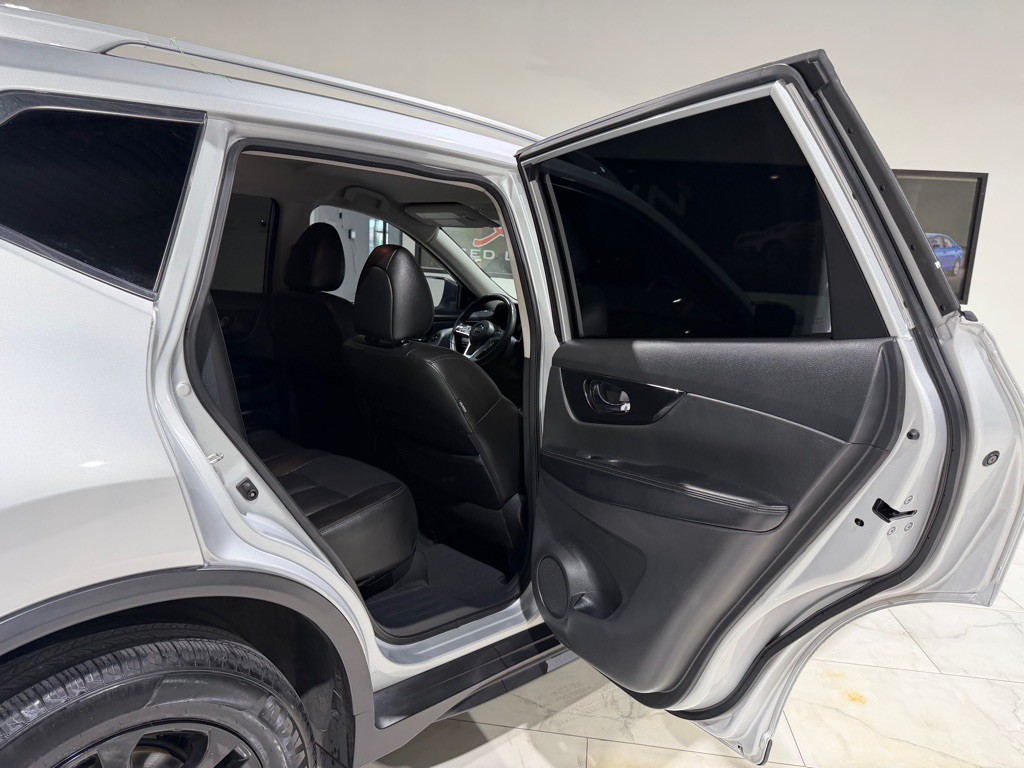 2019 Nissan Rogue Image 16
