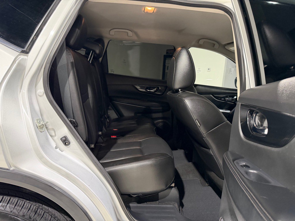 2019 Nissan Rogue Image 17