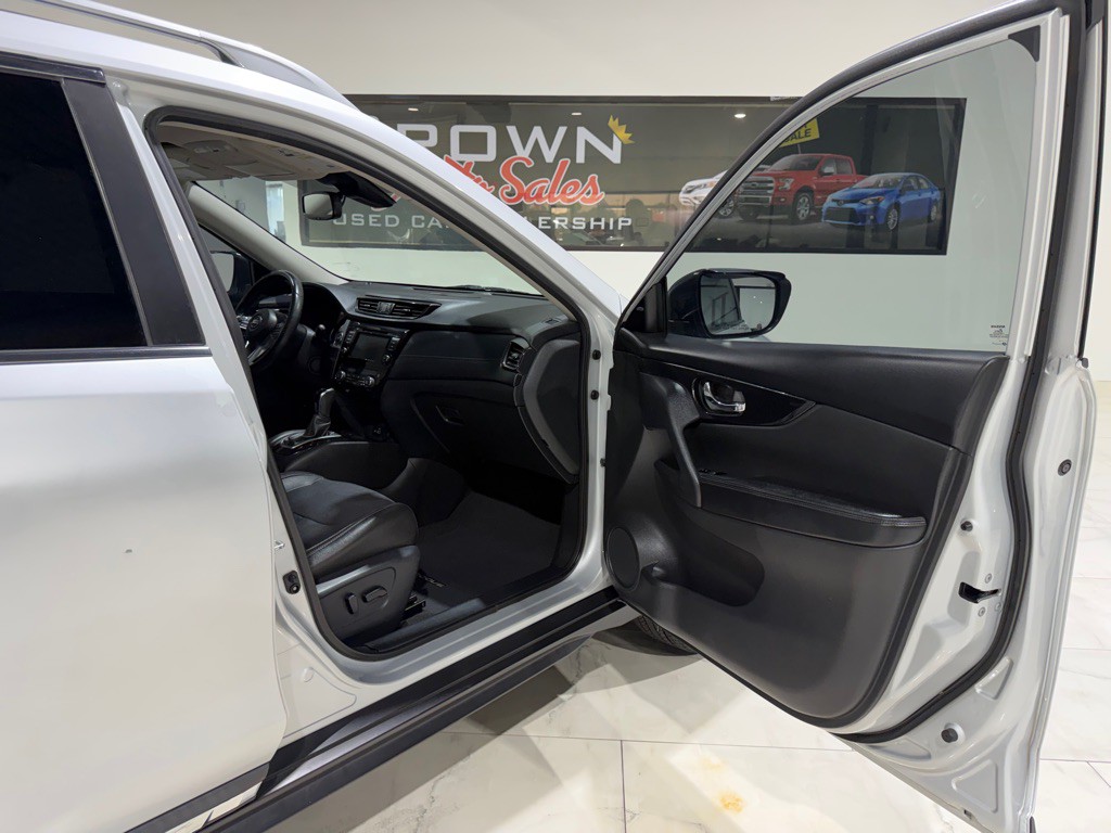 2019 Nissan Rogue Image 18