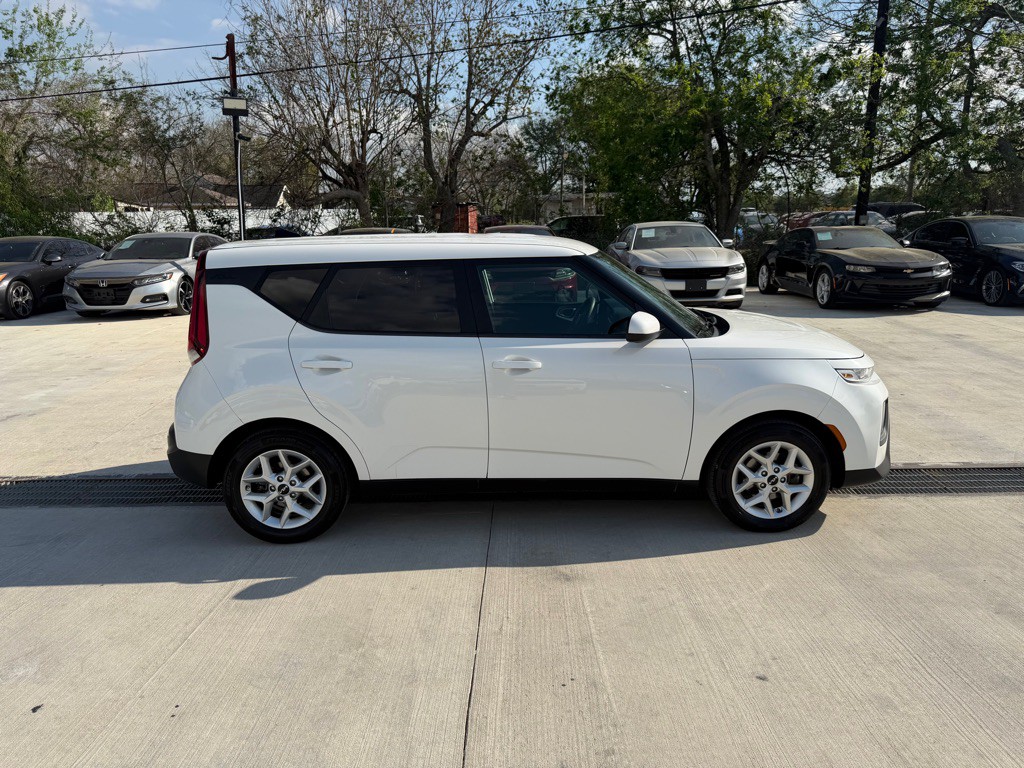 2022 Kia Soul Image 9