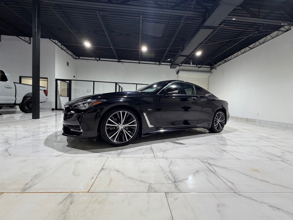 2017 INFINITI Q60 Image 8