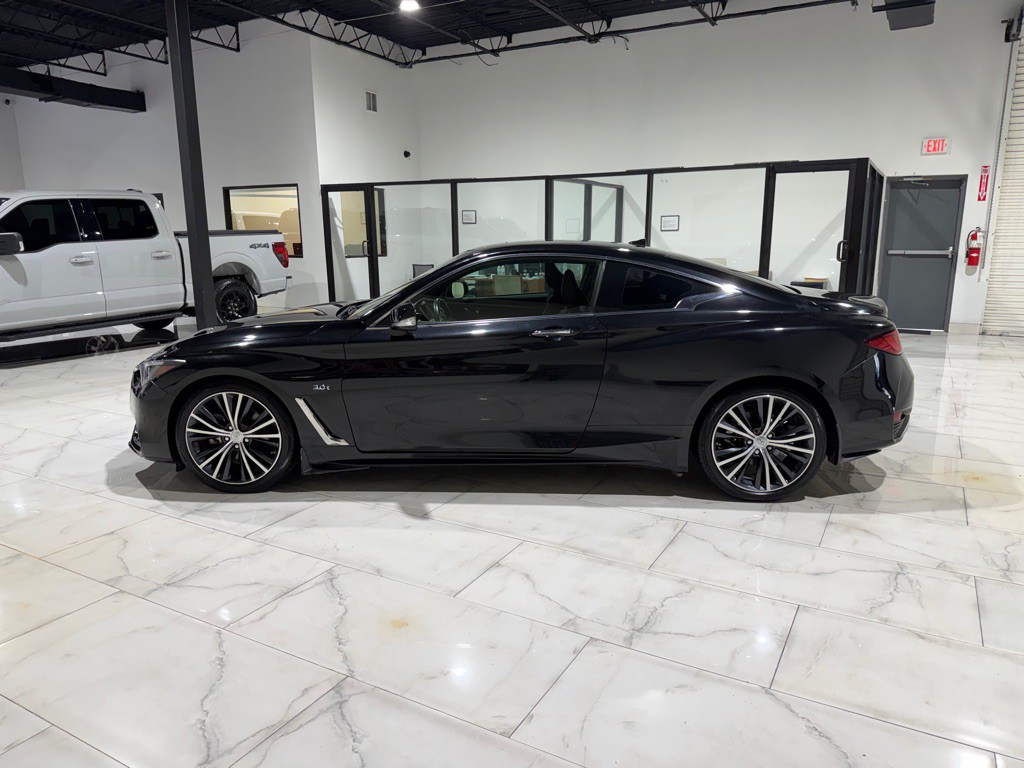 2017 INFINITI Q60 Image 9