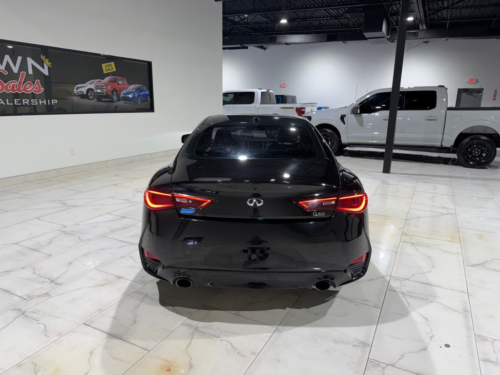 2017 INFINITI Q60 Image 12