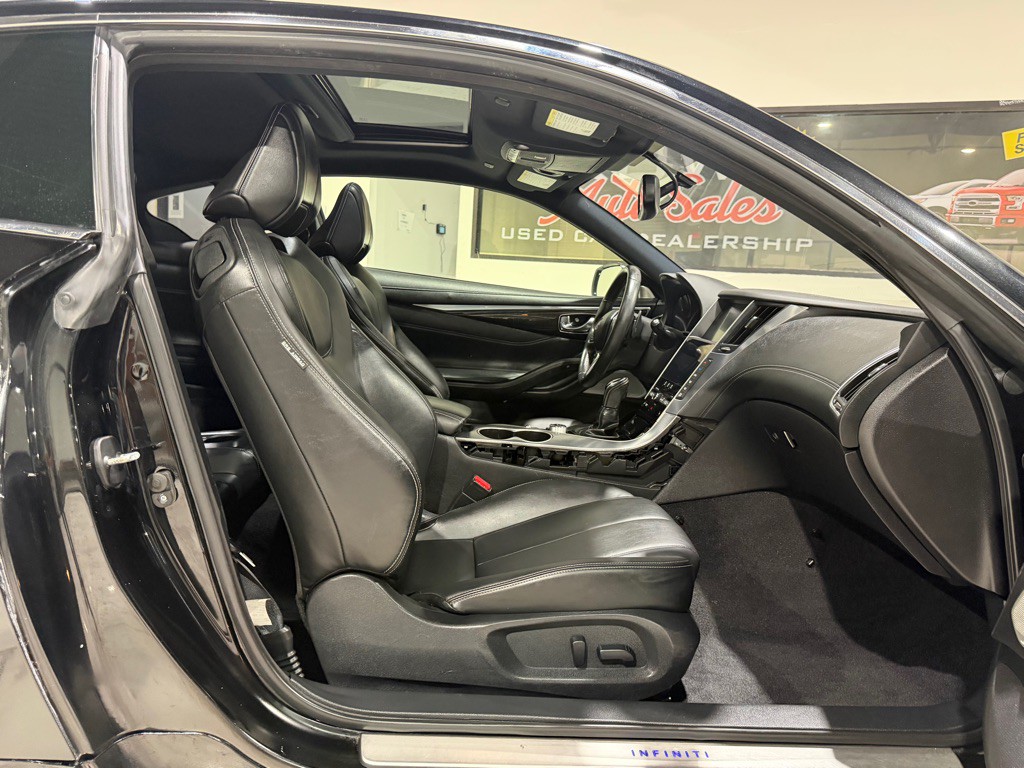 2017 INFINITI Q60 Image 16