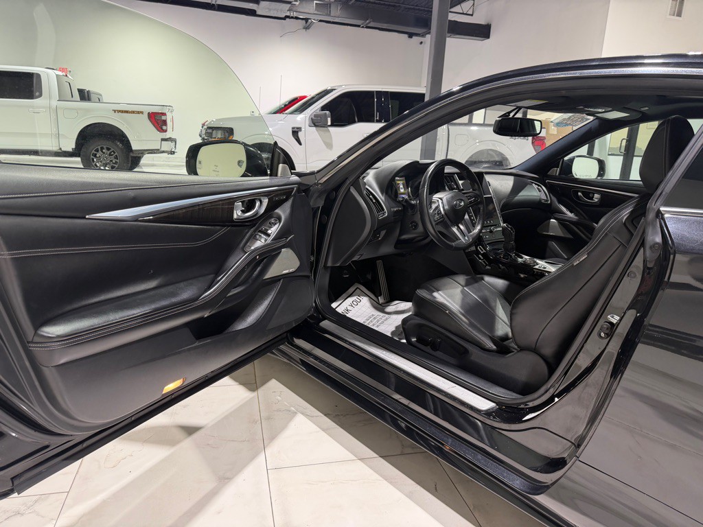 2017 INFINITI Q60 Image 17