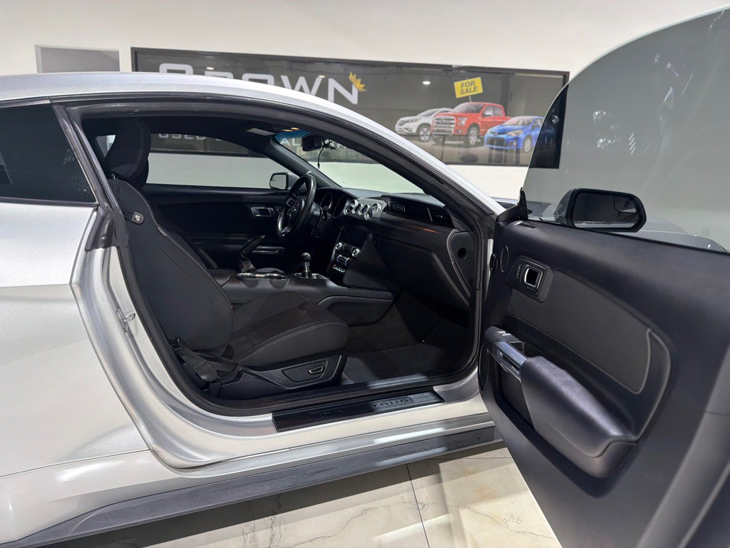 2018 Ford Mustang Image 12