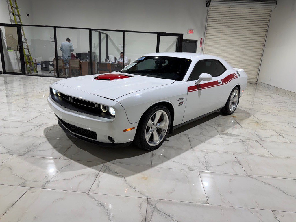 2016 Dodge Challenger Image 1