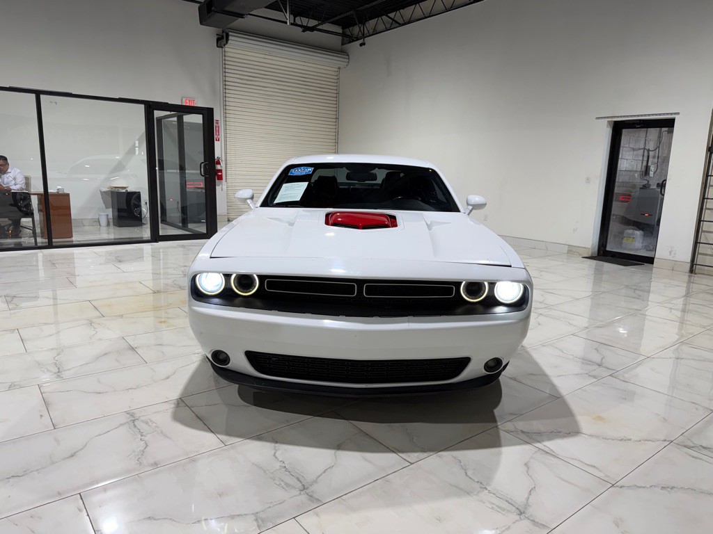2016 Dodge Challenger Image 2