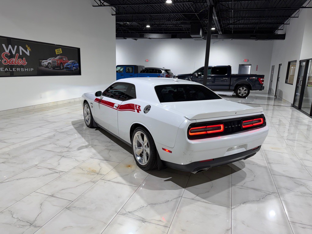2016 Dodge Challenger Image 10