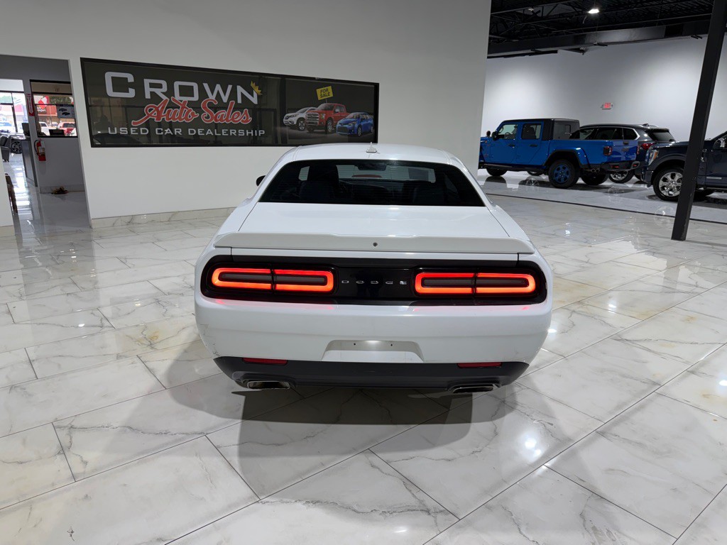 2016 Dodge Challenger Image 11