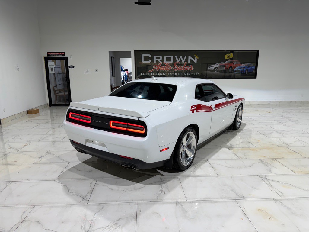 2016 Dodge Challenger Image 12