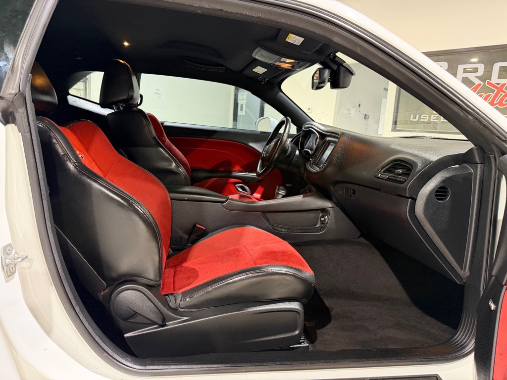 2016 Dodge Challenger Image 15