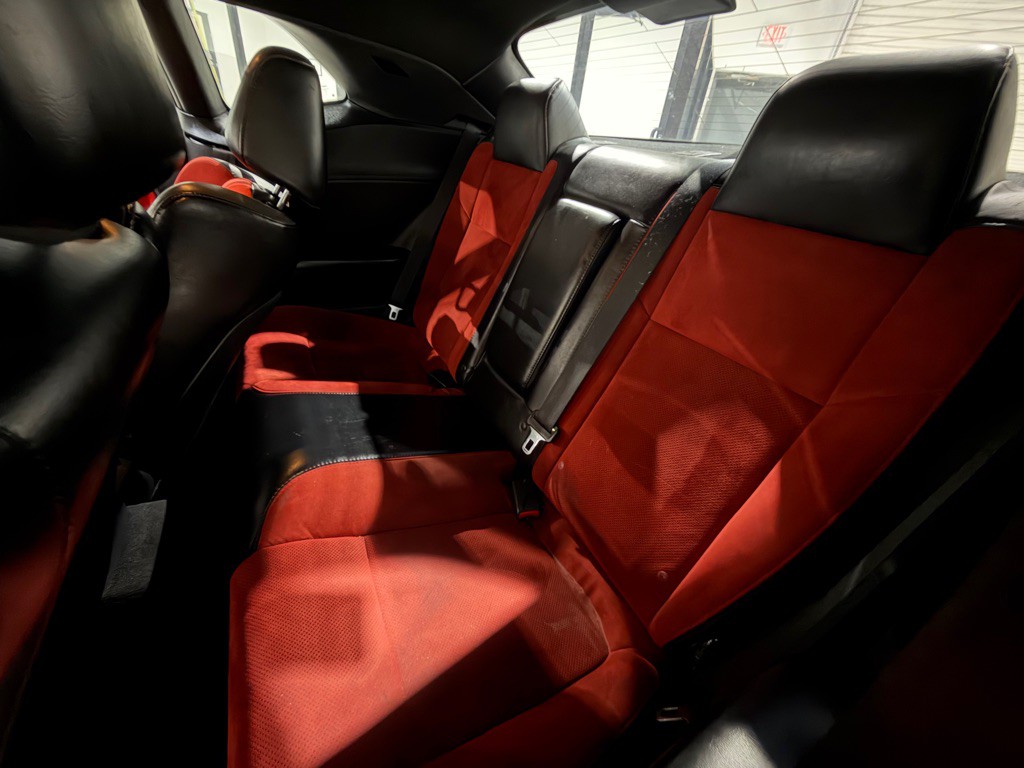 2016 Dodge Challenger Image 19