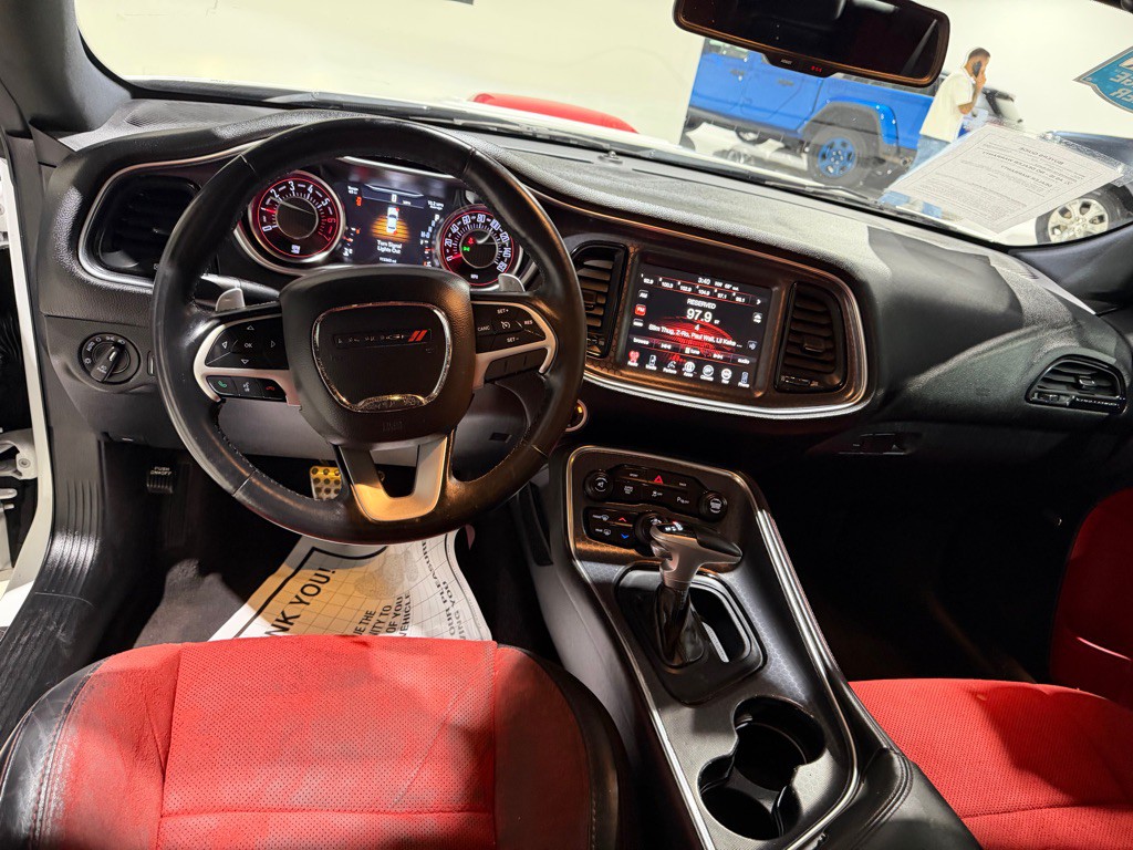 2016 Dodge Challenger Image 21