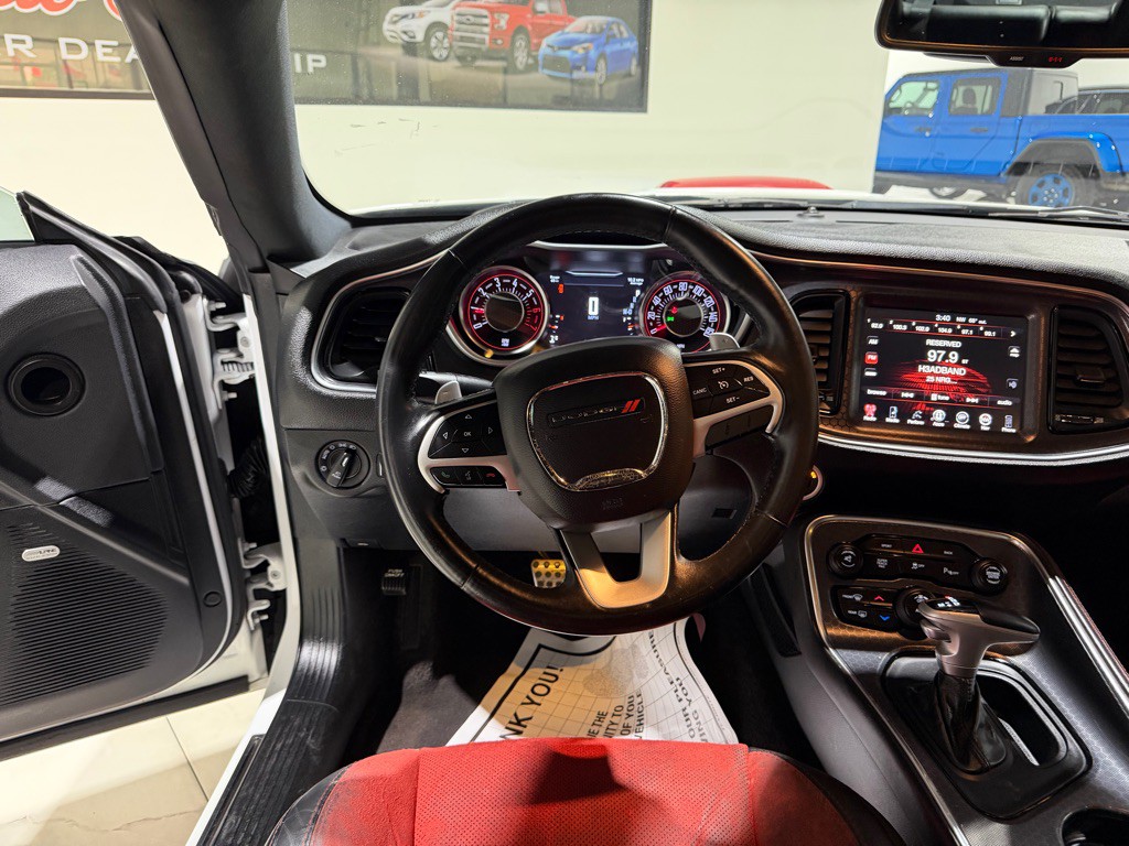 2016 Dodge Challenger Image 25