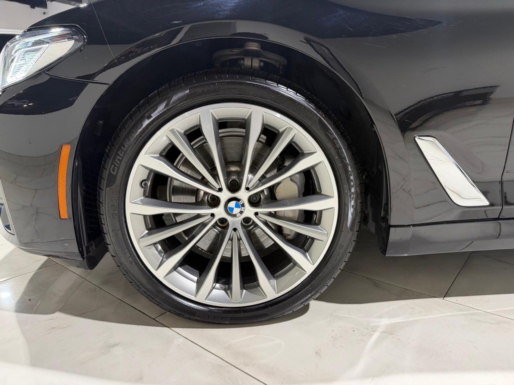2023 BMW 5 Series Image 6