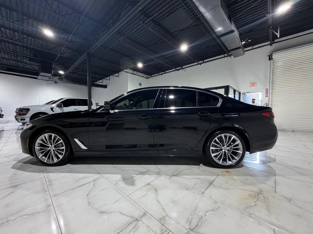 2023 BMW 5 Series Image 9