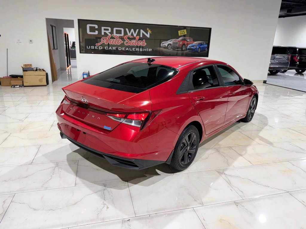 2022 Hyundai Elantra Image 8