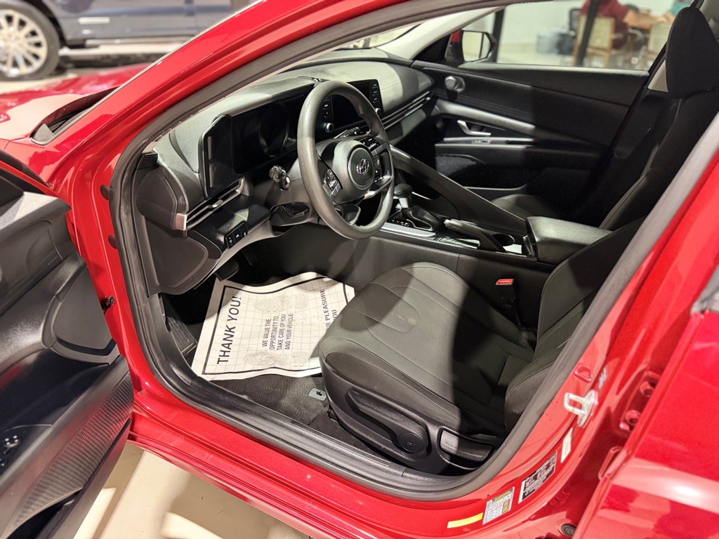 2022 Hyundai Elantra Image 15