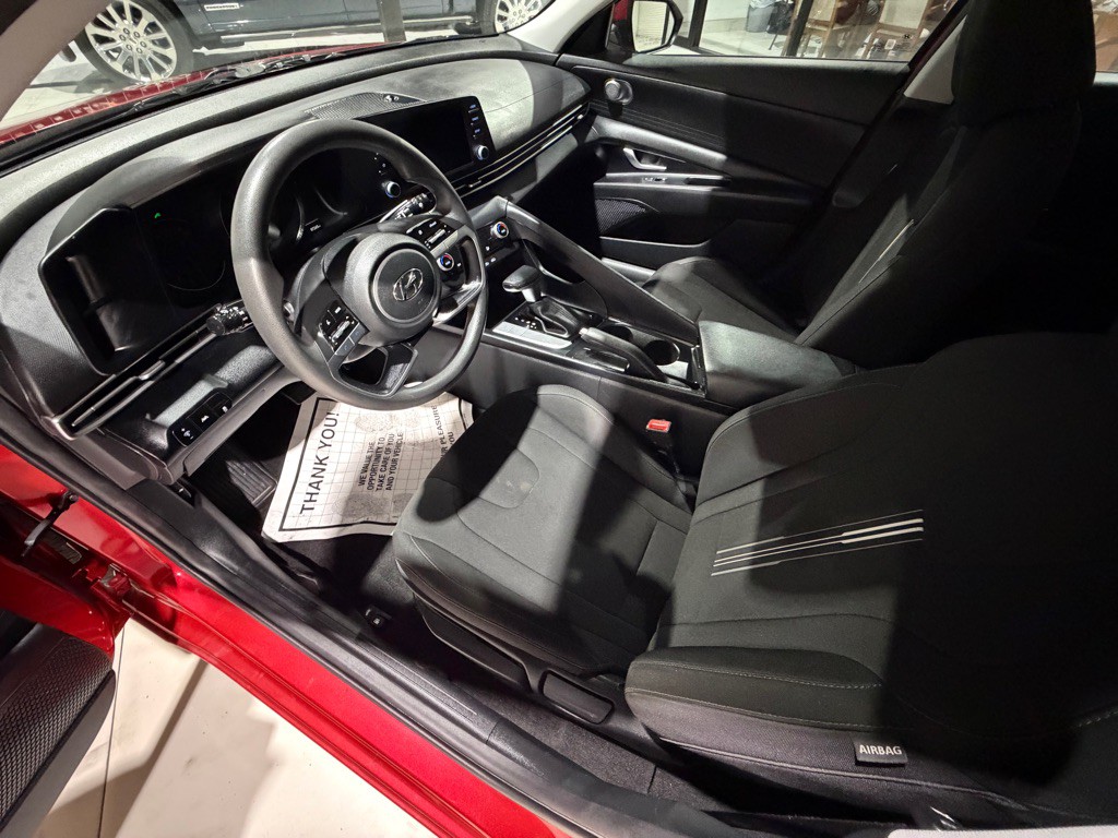 2022 Hyundai Elantra Image 18