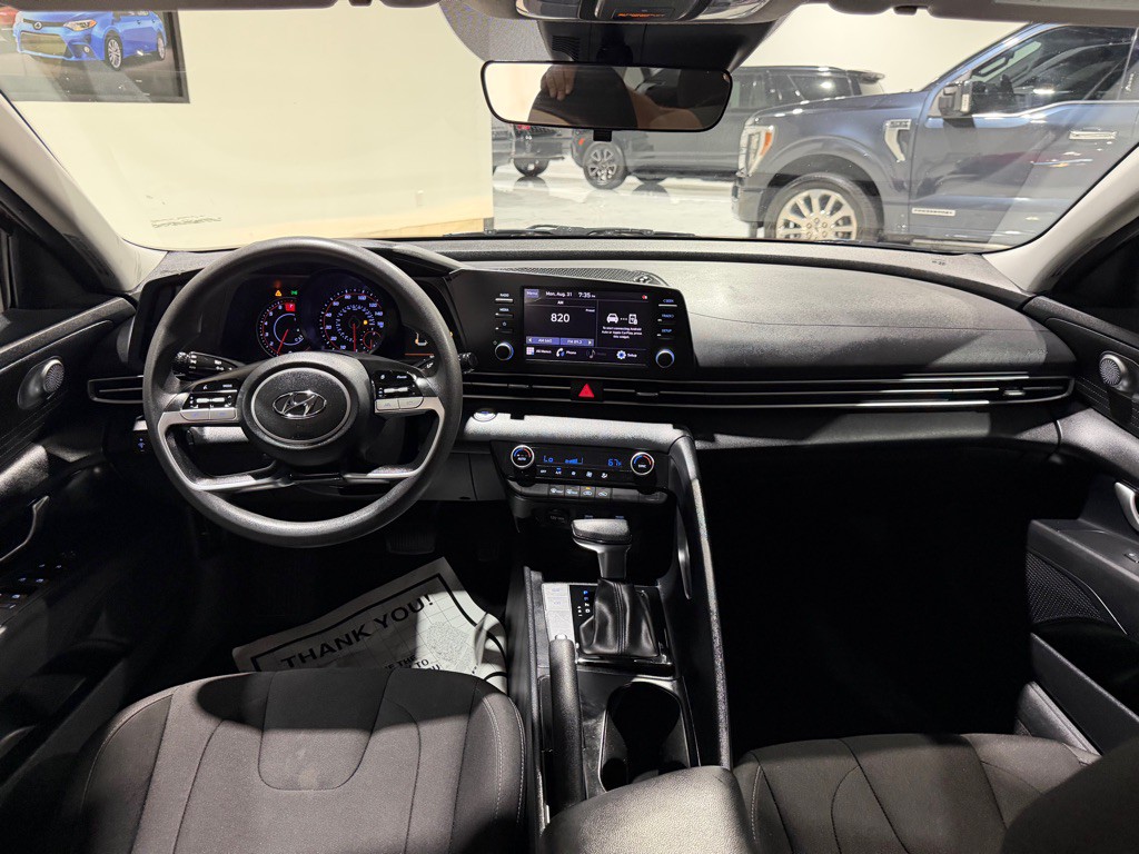 2022 Hyundai Elantra Image 19