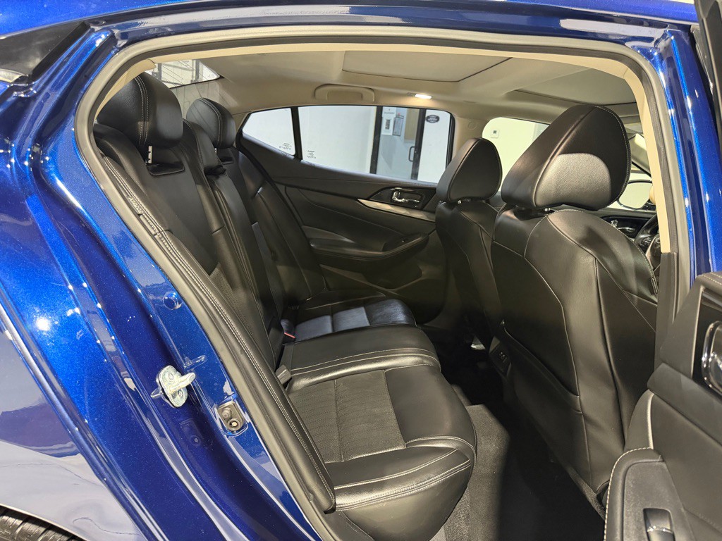 2020 Nissan Maxima Image 18