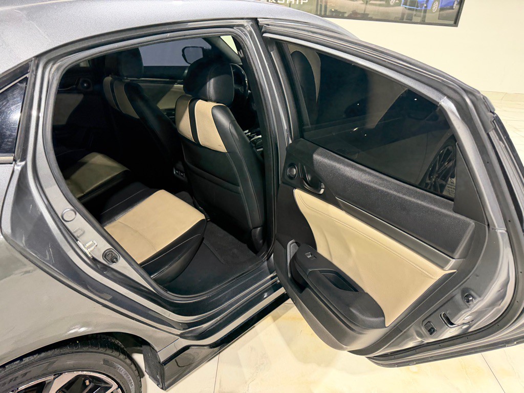 2018 Honda Civic Image 16