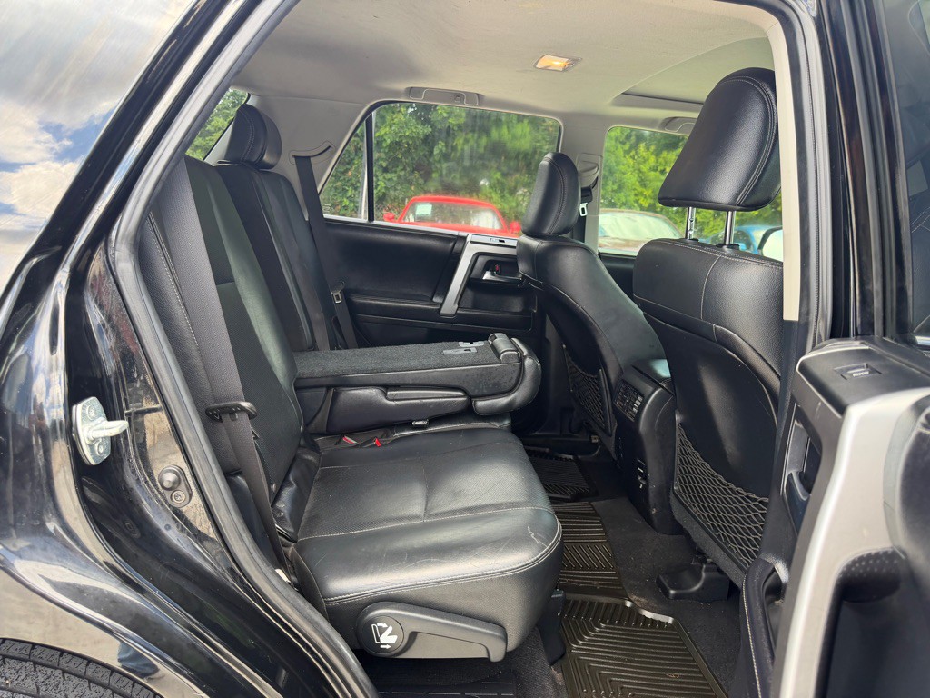 2016 Toyota 4Runner Image 17