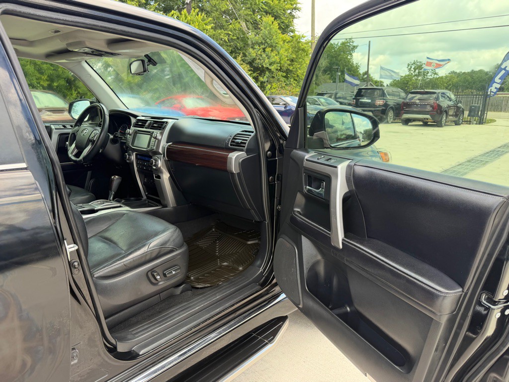 2016 Toyota 4Runner Image 18