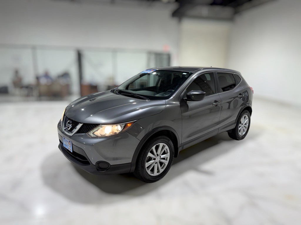 2017 Nissan Rogue Image 1