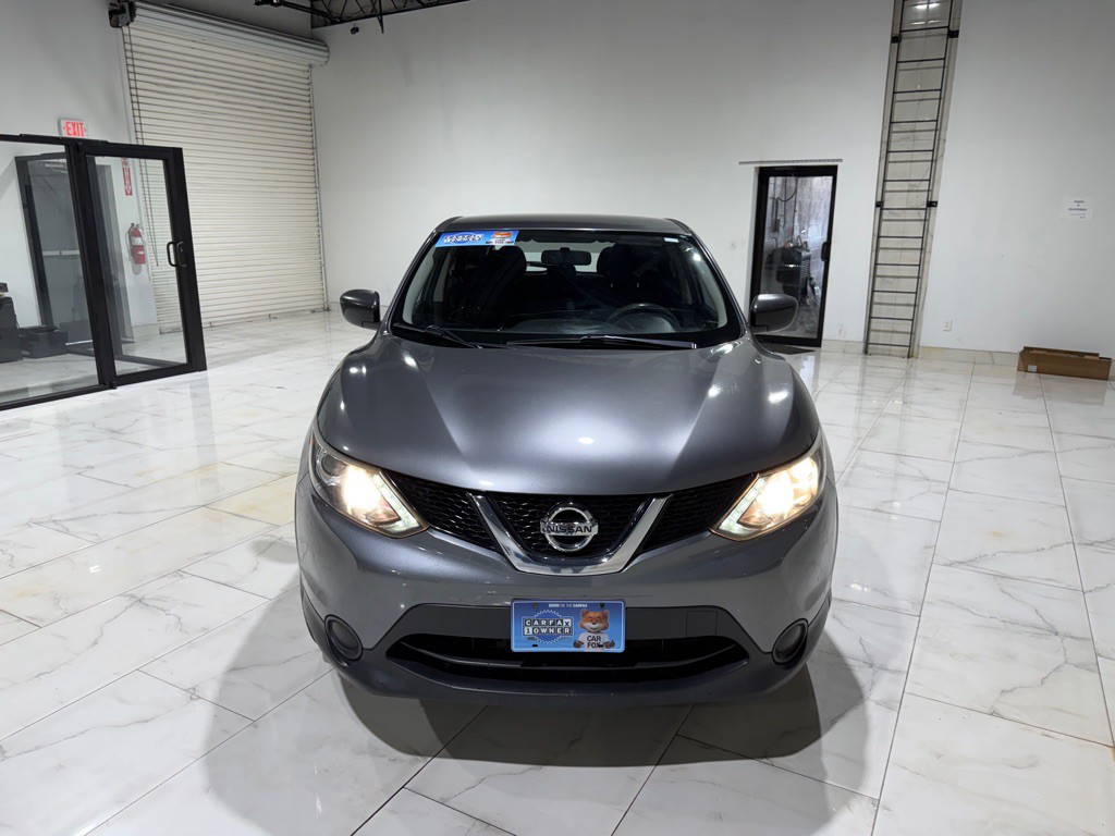 2017 Nissan Rogue Image 2