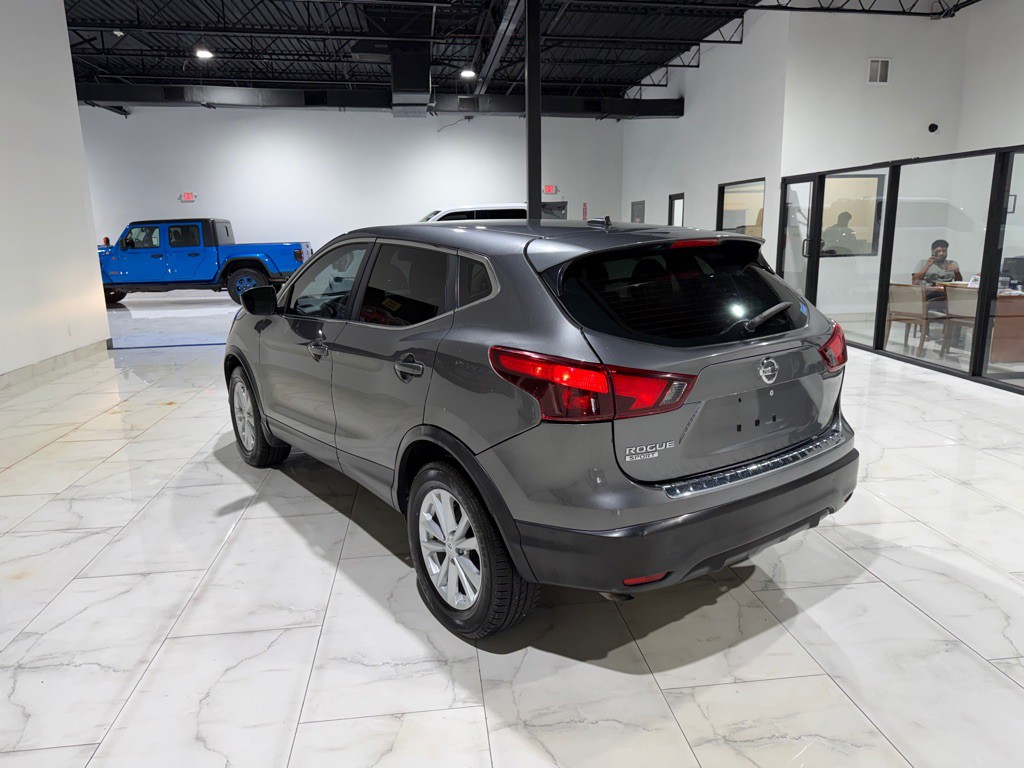 2017 Nissan Rogue Image 10