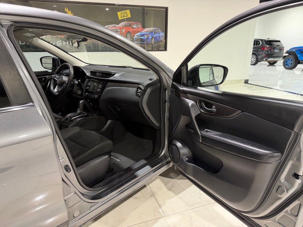 2017 Nissan Rogue Image 18