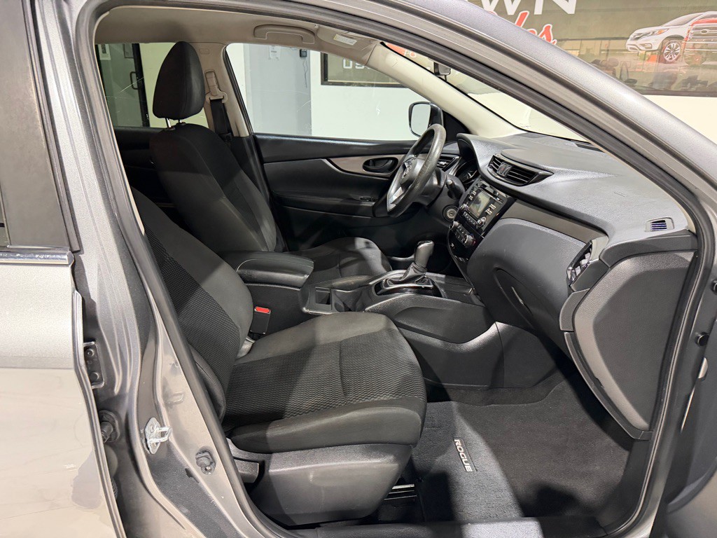 2017 Nissan Rogue Image 19
