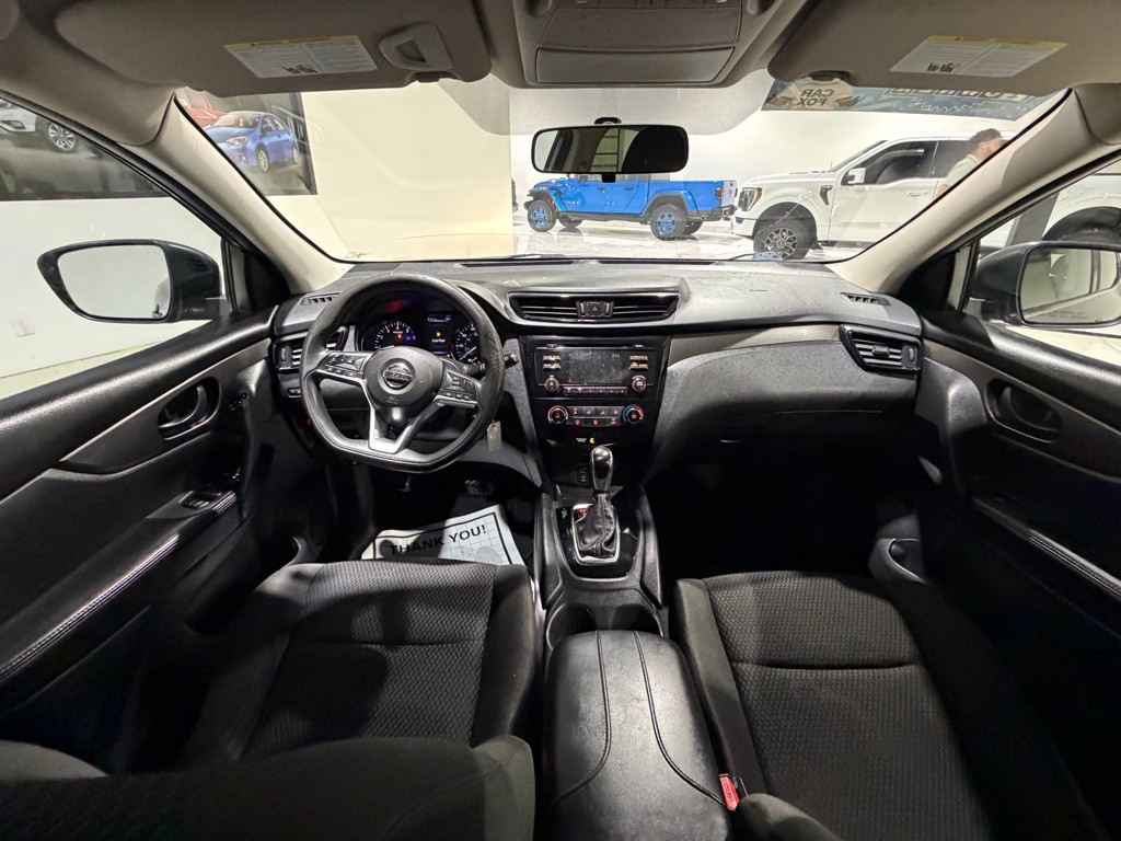 2017 Nissan Rogue Image 25